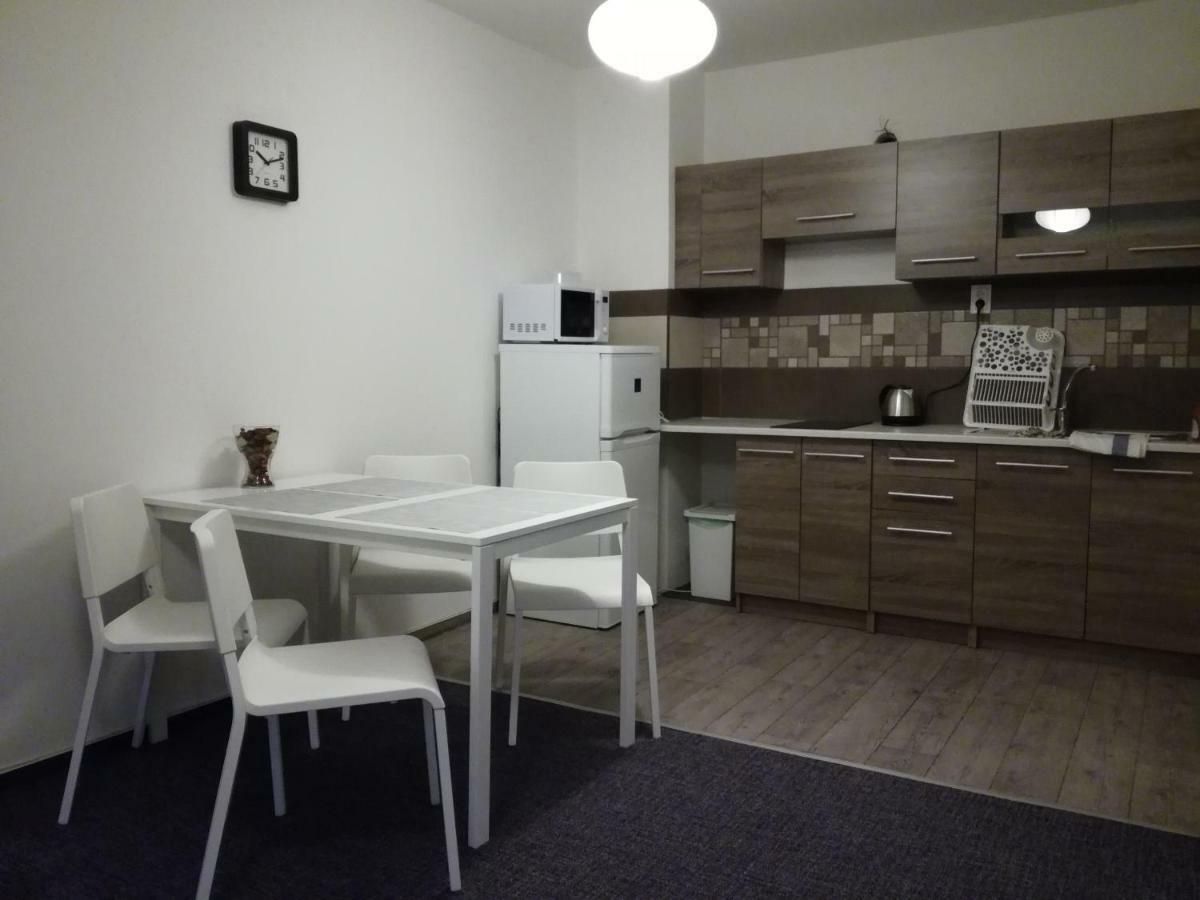 Apartman Prefa Benesov nad Ploucnici Eksteriør bilde